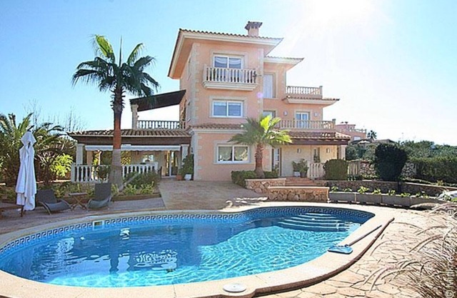 CHALET LIBERTAT - Fantastic villa with pool and free WiFi.