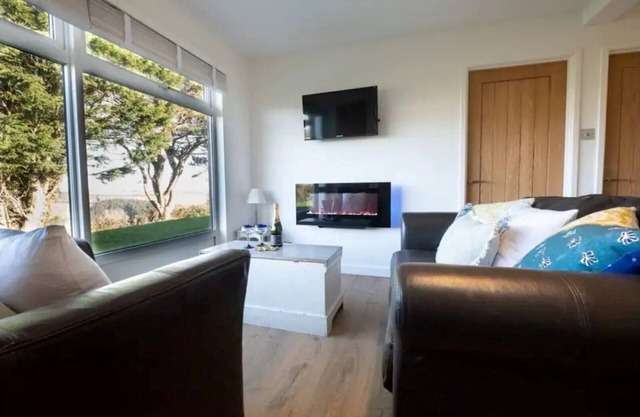 Chalet Peace ~ wonderful valley views & free parking