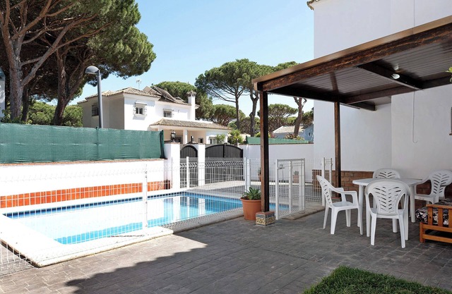 Chalet 'Poniente' with Pool and Garden