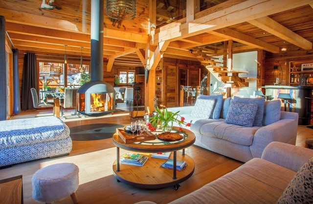 Chalet Sabaroc - modern ski base for 10, hot tub & views - OVO Network