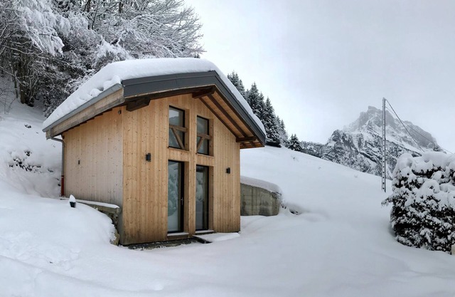 Chalet* sleeps 4 to 6, facing the mountains above Sixt-Fer-à-Cheval