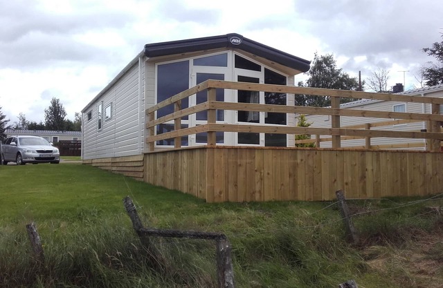 Chalet with large decking, great views, WIFI included. ATTENTION SKIERS - IDEAL