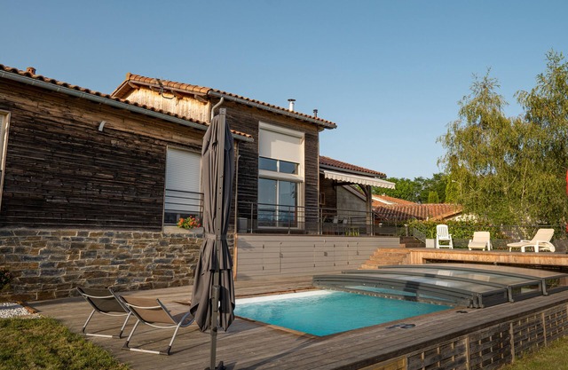 Chalet with pool and mountain views