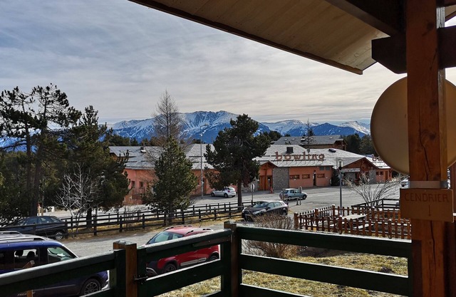 Chalet with view, 5 minutes from the slopes on foot