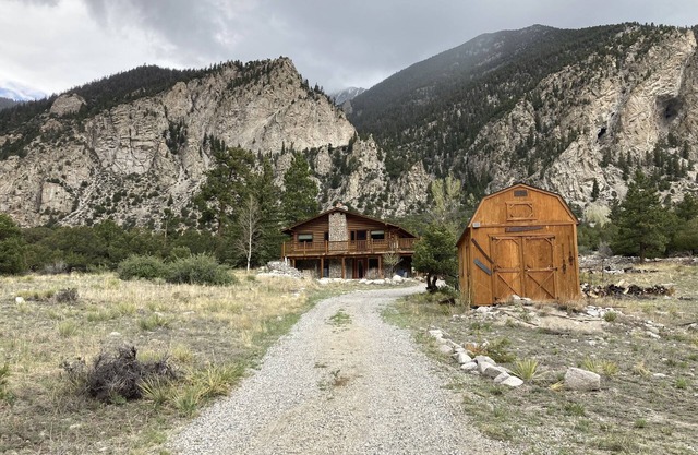 Chalk Cliffs Hideaway ~ Gorgeous Views ~ Peaceful Location
