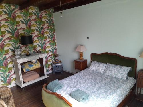 CHAMBRE avec TOILETTES SECHE