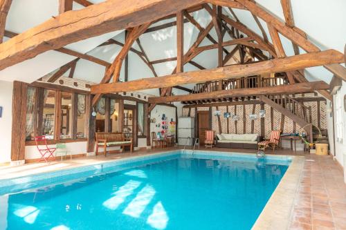 Chambre Chambord - Piscine intérieure - Jacuzzi