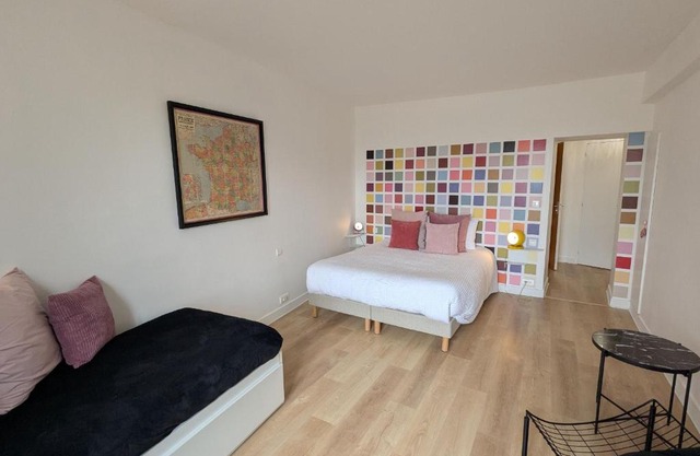 Chambre colorée au centre de Briare, petit-déjeuner inclus - FR-1-590-570