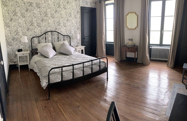 CHAMBRE D'HÔTE AU CHATEAU DE FRANQUETOT Roosevelt room
