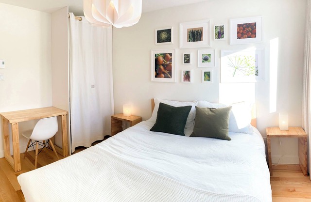 Chambre FLEURS in our eco-friendly B&B at the foot of Mt-Shefford
