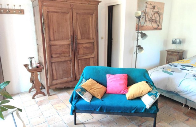 Chambre indépendante au calme avec parking privé