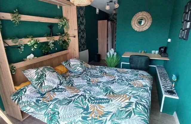 Chambre indépendante piscine en saison petit déjeuner inclus