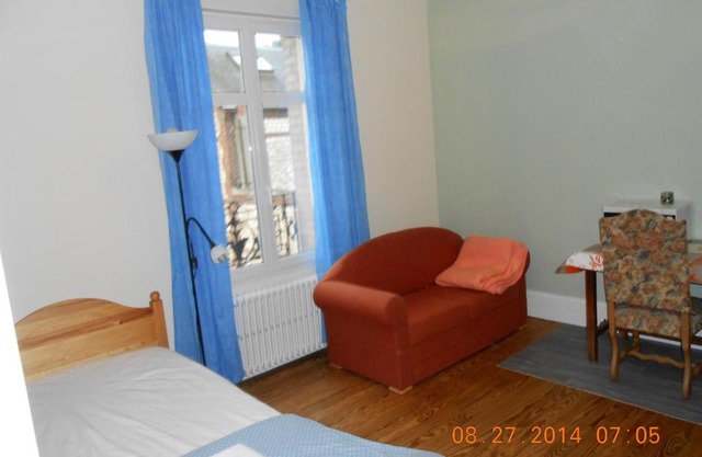 Chambre meublée