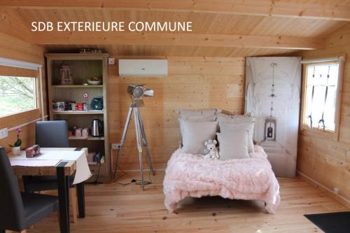 Chambre studio photo chalet SDB partagée à proximité