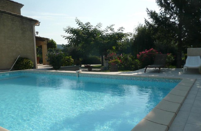 CHAMBRES D'HÔTES CLIMATISÉES avec CUISINE d'ÉTÉ "VILLA GOUR du PEYROL"