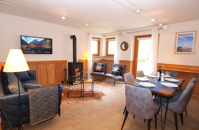 Champoluc centre next to ski lifts, 3 bedrooms , cosy log burner, Wifi, sleeps 6