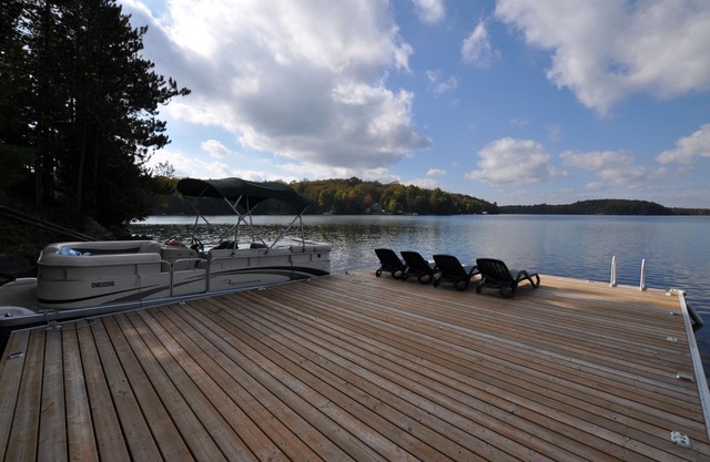 Chandos Lake Luxury!