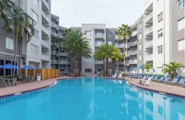 Channelside City Life- Shared Space w/ Private room and bath