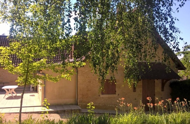 Character house with large garden. Sarlat town center accessible on foot