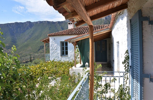 Characterful restored Greek house close to both mountain and sea