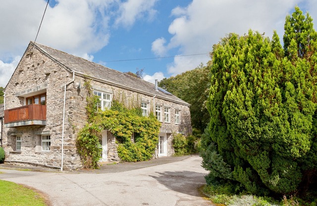 Charcoal House - Luxury, peaceful, pet friendly country house