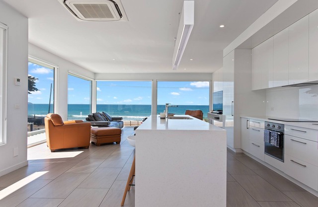 Charinga on the Bay - Apollo Bay Ultimate Beachfront