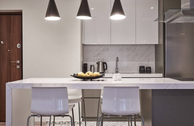 Charitos IX, Chic n modern 2BD Apt