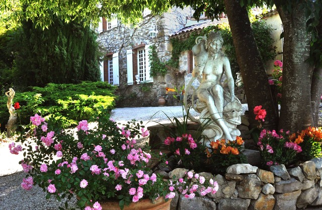 CHARM AND SERENITY IN THE HEART OF UNSPOILT COUNTRYSIDE, WITH HEATED SWIMMING POOL
