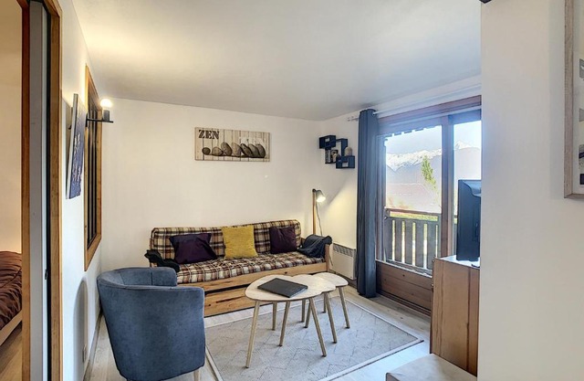 Charmant 2 pièces + coin cabine, proche centre Combloux, RDJ, terrasse, parking et casier à skis - FR-1-560-69