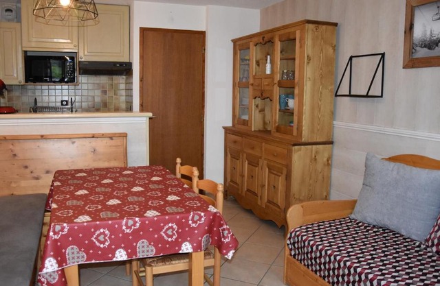 Charmant 2 pièces avec jardin, piscine chauffée, près des pistes et centre - FR-1-464-178