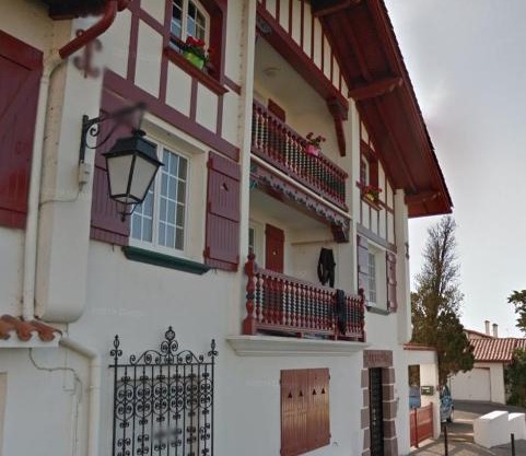 Charmant appartement, plein pied, 2 places parkings
