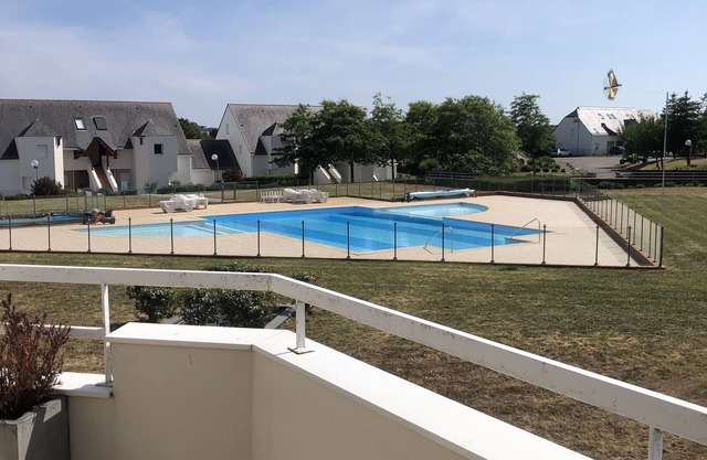Charmant Duplex à Carnac : Piscine, Plages et Confort au Rendez-vous ! 🏖
