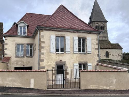 Charmant gîte historique rénové à 2 niveaux avec parking et jardin - FR-1-489-571