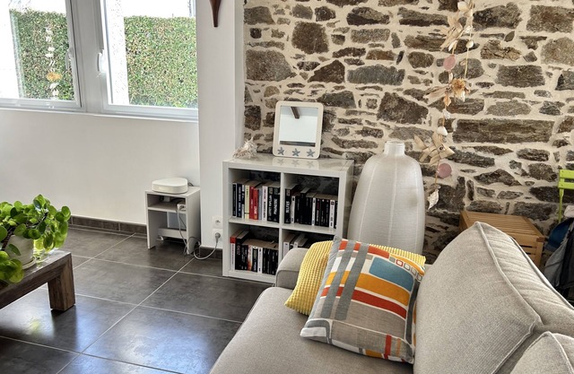 Charmante Maison à Carantec, Lumineuse et Bénéficiant D'un Grand Jardin