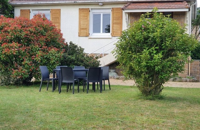 Charmante Maison à Carolles, Proche Bourg et Vallée des Peintres, Jardin et Confort Moderne - FR-1-361-385
