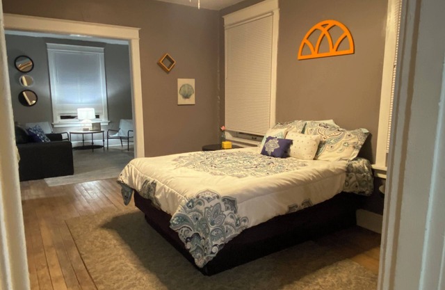Charming 1-Bed 1-Bath townhome in University City with WiFi, AC