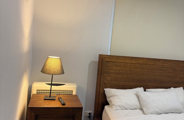 Charming 1-bedroom apartment in enjoyable North Melbourne with WiFi, AC
