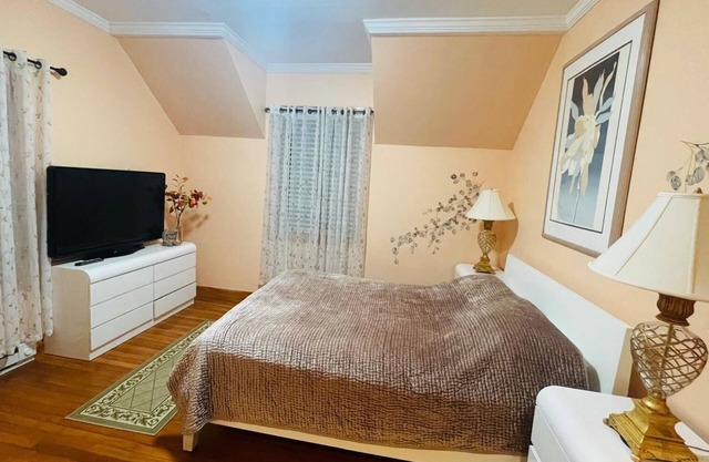 Charming 1-bedroom apartment in Carmel with WiFi, AC