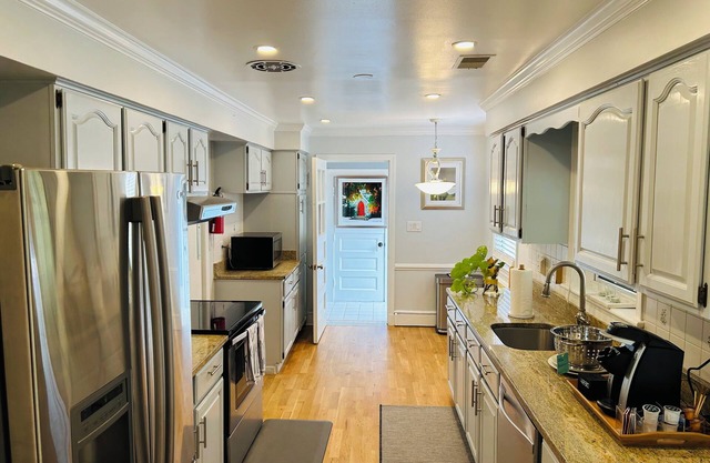 Charming 1-bedroom house in Silver Spring with WiFi, AC