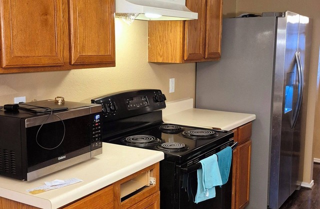 Charming 1-bedroom 2 queen bed house in fabulous Lancaster with AC, WiFi