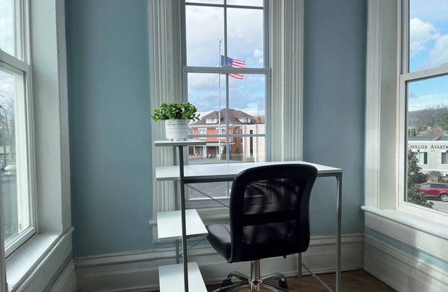 Charming 1-bedroom apartment with WiFi, AC in fabulous Huntington
