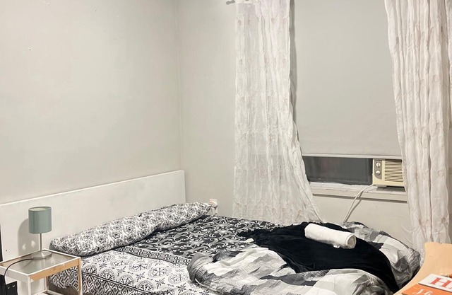 Charming 1-bedroom apartment with AC and WiFi in lovely Toronto