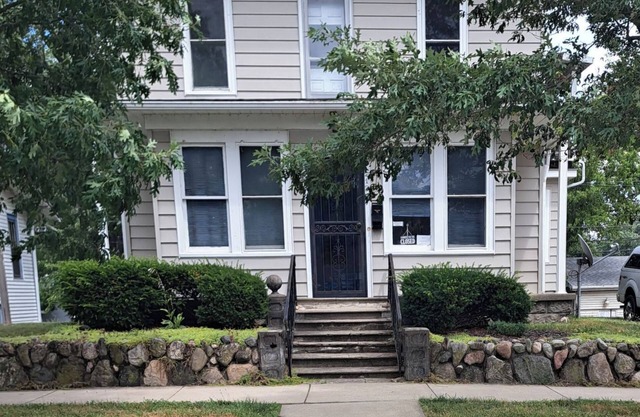 Charming 1-bedroom apartment in Culver with WiFi, AC, outdoor covered deck