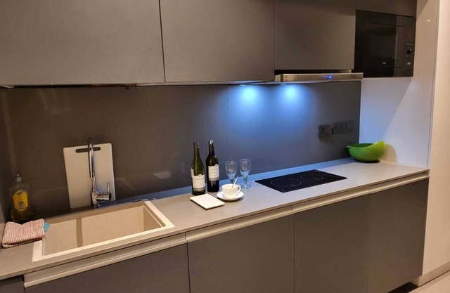 Charming 1-bedroom apartment in wonderful Noida with AC