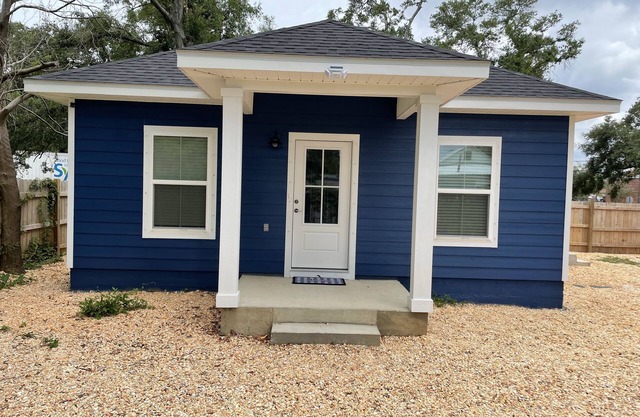 Charming 1 bedroom cottage with free parking