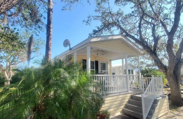 Charming 1-bedroom cottage in Ramblers Rest Resort Venice FL