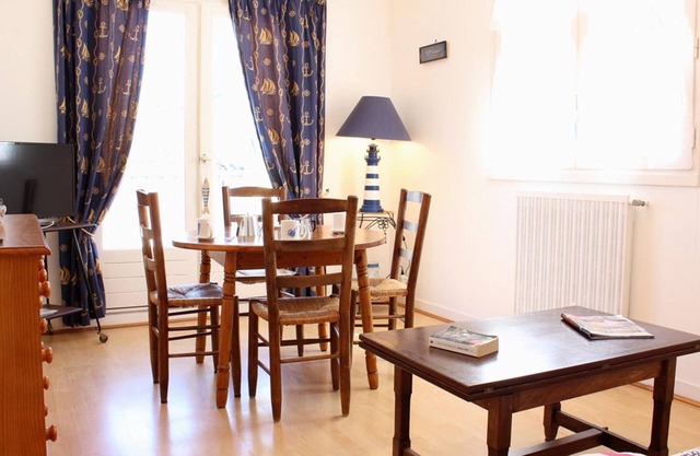 Charming 1-Bedroom, Beach Proximity, Parking, Center of Le Pouliguen
