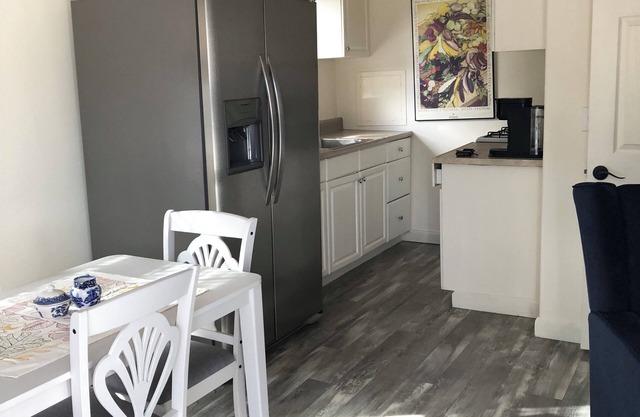 Charming 1-bedroom guest house with WiFi and AC in beautiful Sonoma