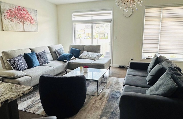 Charming 1-bedroom house with AC, WiFi in superb Kitchener