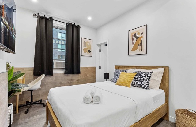 Charming 1 bedroom Hotel in Montreal- AAA LOCATION